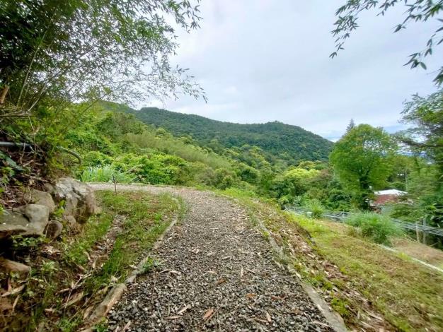照片8 大地處近年來將盧厝聚落周圍的埤塘進行環境改善，並且串聯周邊步道