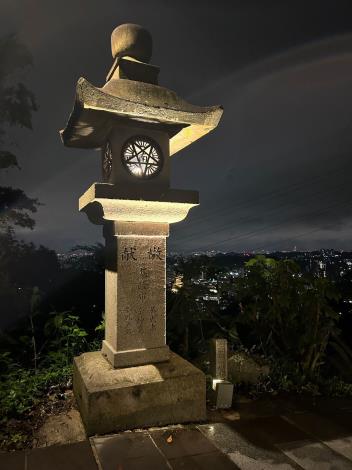 照片4 ‒靜謐石燈籠夜間光環境
