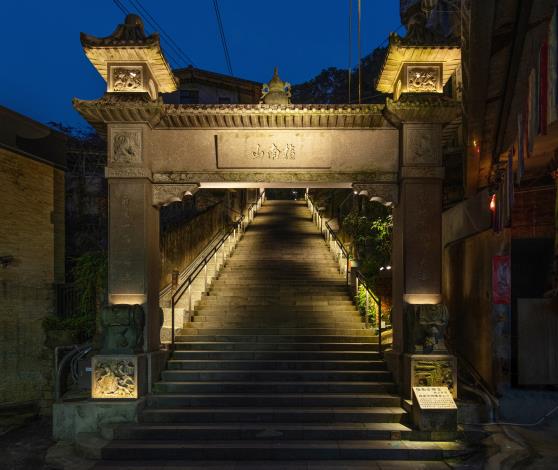 照片2 ‒指南風景區竹柏參道入口牌樓夜間光環境