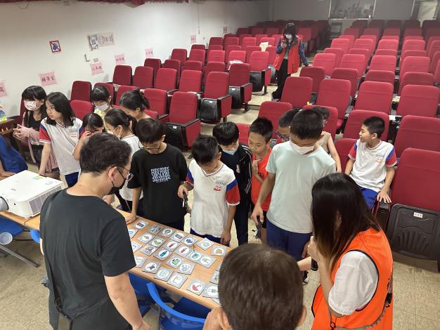 福德國小土石流研習營活動-防災背包小釣手.JPG