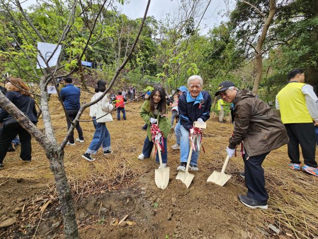 大地處媒合企業認養造林，加速營造城市綠碳。