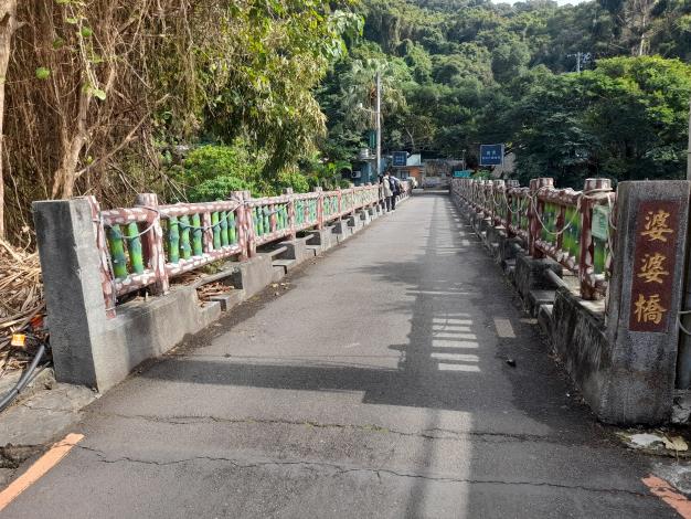 03-婆婆橋步道因須先經過跨越雙溪河的婆婆橋而命名