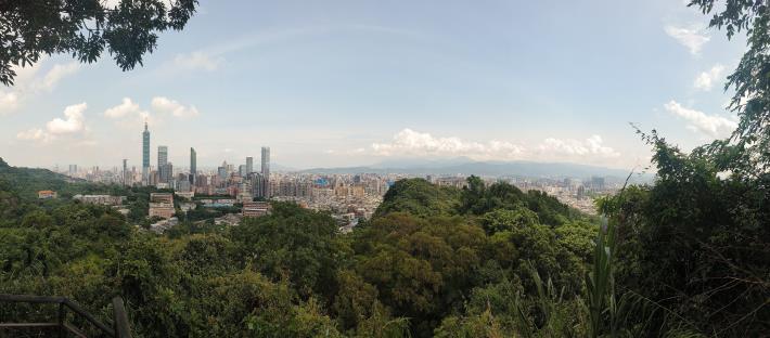 06-遠眺臺北盆地與四獸山群峰