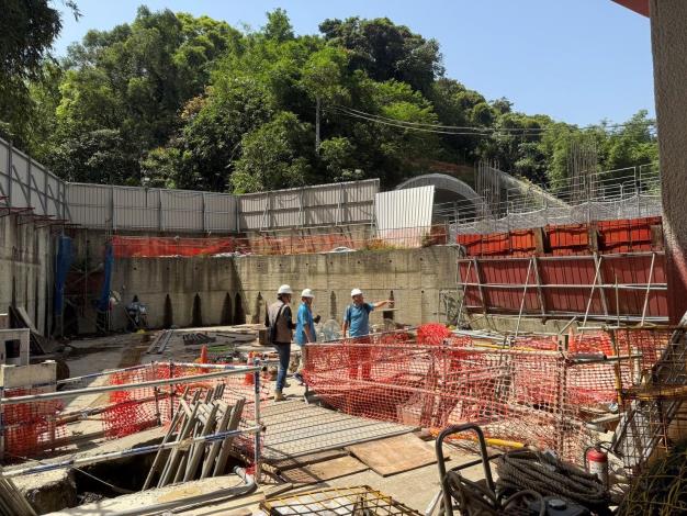 圖1-2 專業技師公會於汛期間每月至工地做施工檢查作業