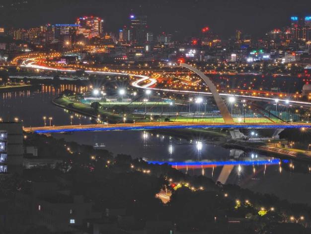 照片4：森林方舟平台東向欣賞基隆河與大直橋