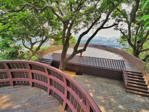 照片7：森林方舟中間高台望向船艏平台