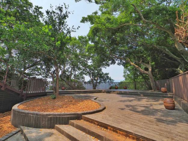 照片8：森林方舟船尾平台