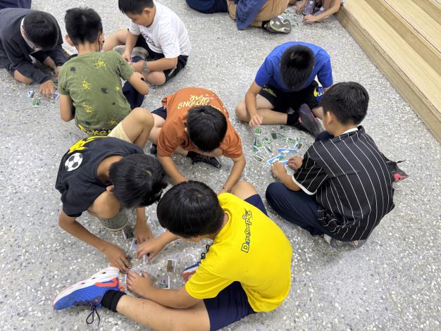 06教材玩具讓孩童在動手操作中學習