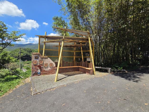 照片5-湖底聚落公車亭