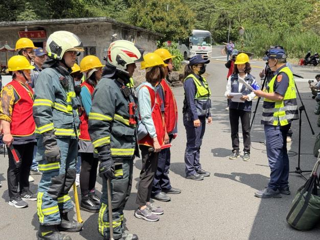 照片2-土石流防災教育宣導-疏散避難演練