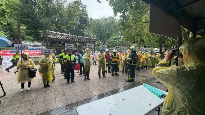 照片3-中山區疏散避難演練各單位(組)集結啟動演練