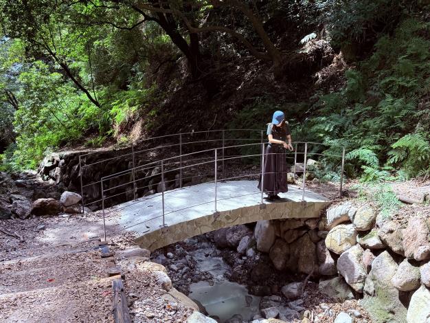 照片2.步道拱橋