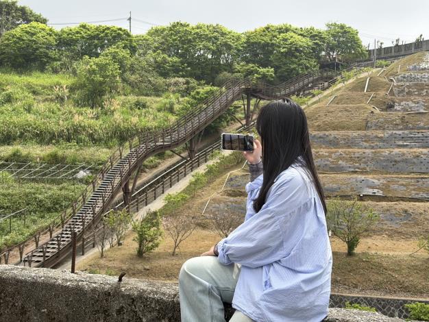 照片4鵝尾山水田旁稻浪棧橋.JPG