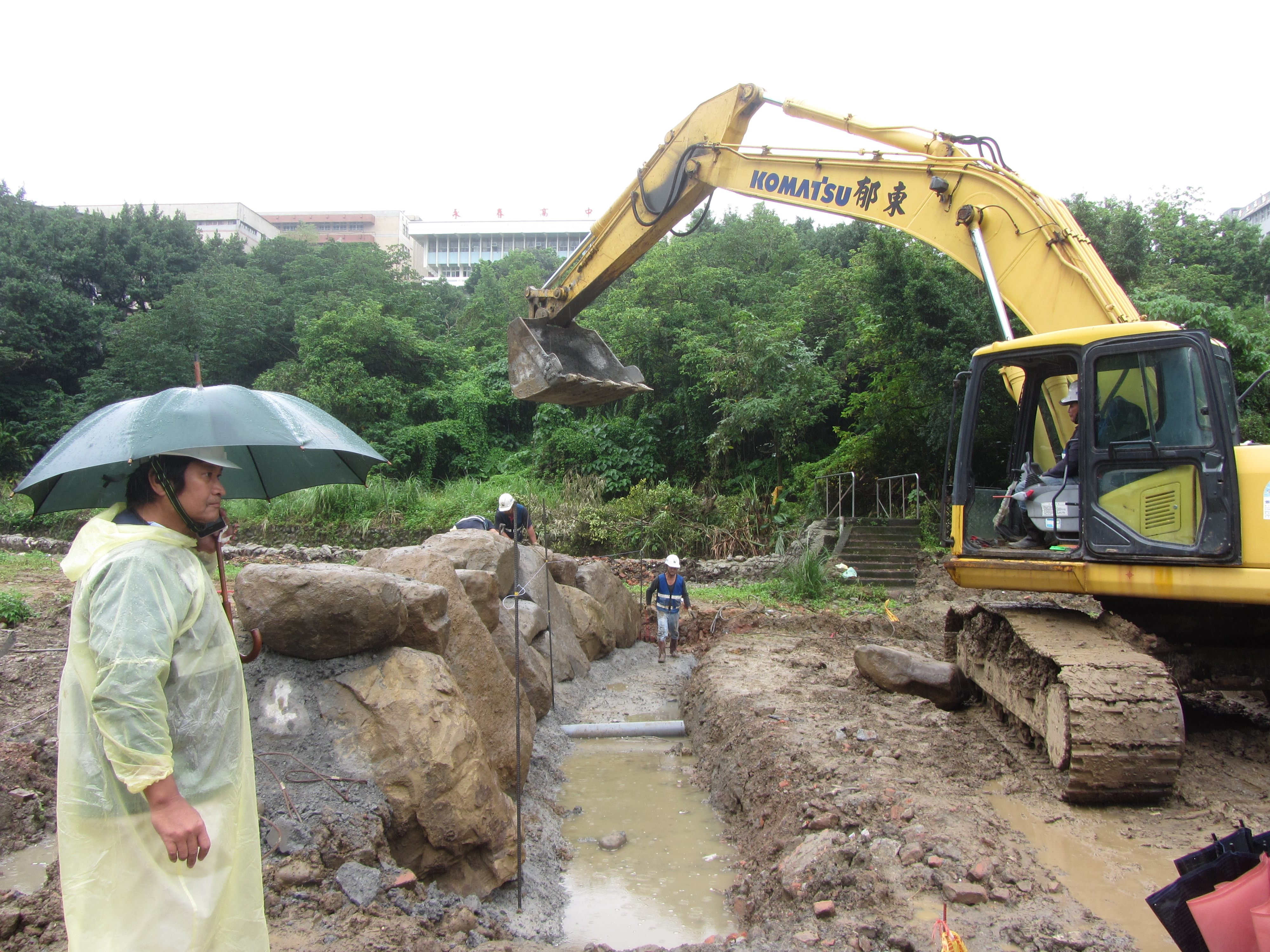 堆疊生態池塊石固床工
