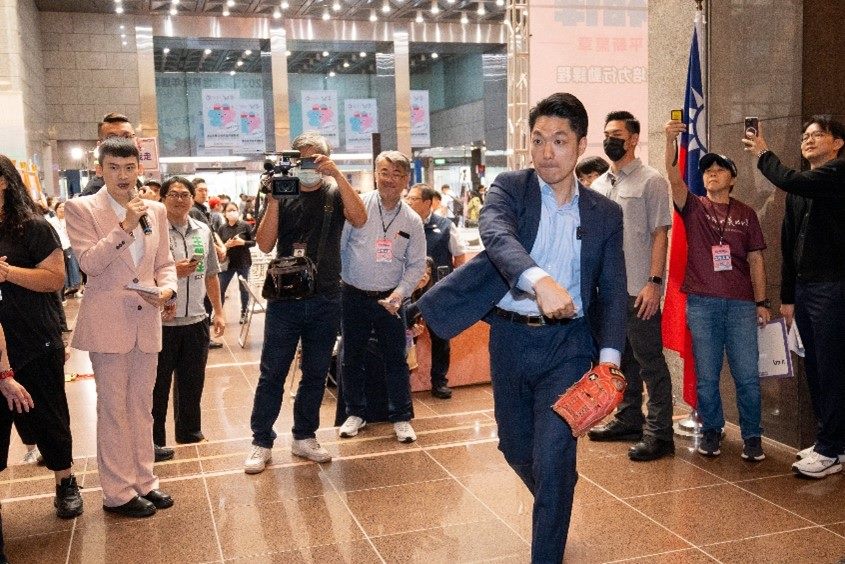 Mayor Chiang joined in the festivities, testing his pitch speed