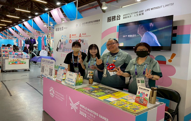 Shinkai Asahi (second from right) serves as a volunteer at the World Masters Games Expo
