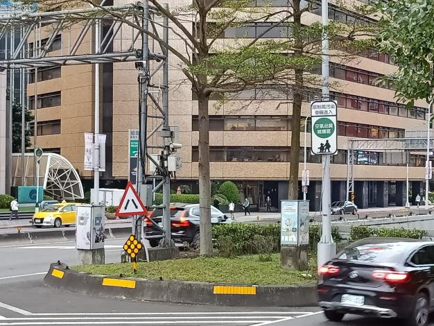 空氣品質維護區告示牌及智慧型車輛辨識系統