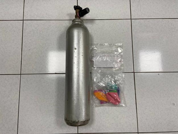 警方今於文山區查獲林姓等3名民眾疑以氣球吸食笑氣，同時查獲氣球若干、鋼瓶１支