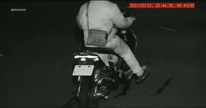固定式高噪車輛偵攝系統拍到違規車輛(夜間)
