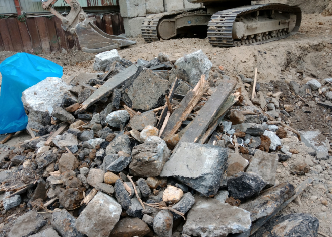 臺北市環保局查獲玖泰工程公司於北投區空地非法處理營建廢棄物3