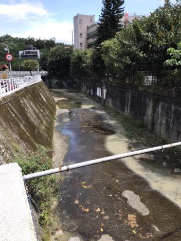 臺北市環保局日前查獲指南溪遭太允營造公司工地廢水污染並開罰工地業者2