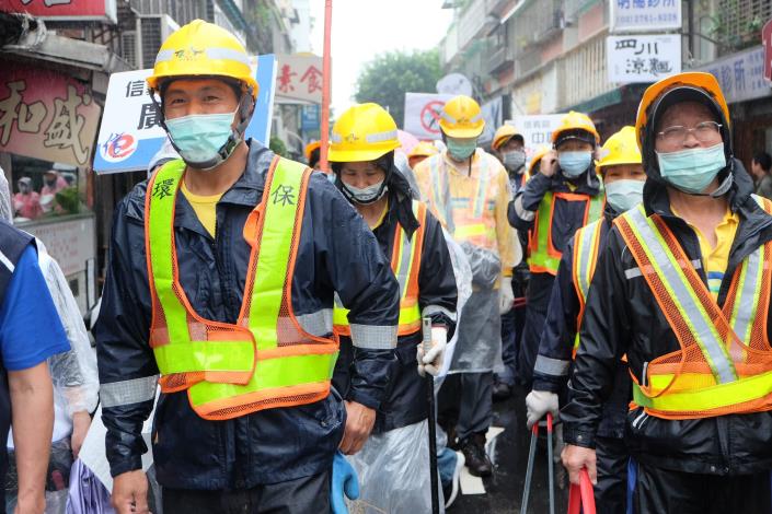 全市登革熱防治行動日進行環境巡檢