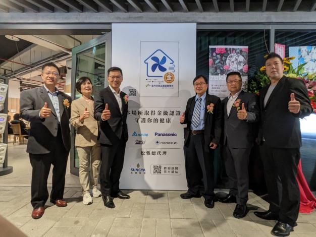 台北流行音樂中心內複合式餐廳「天橋上的沙龍」獲北市室內空品金級認證