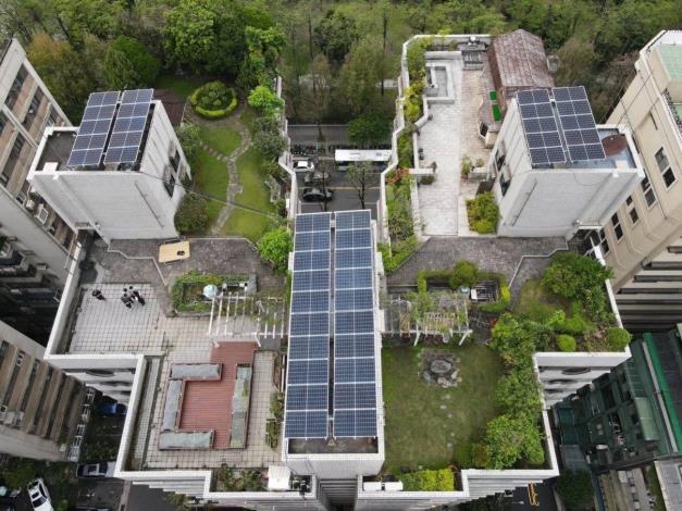 翠亨村名廈社區頂樓裝設太陽能發電設備
