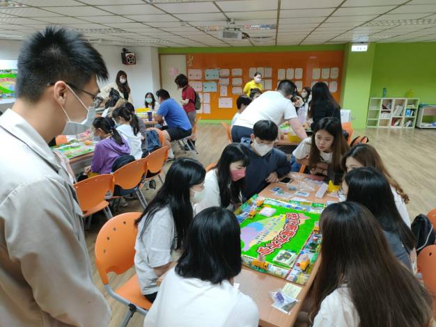 「焚化廠電力大亨」桌遊是木柵廠內的熱門環境教育教材之一-1