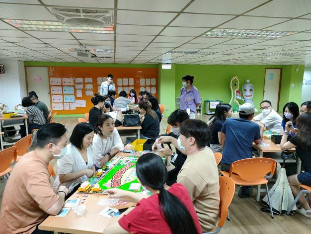 「焚化廠電力大亨」桌遊是木柵廠內的熱門環境教育教材之一-2