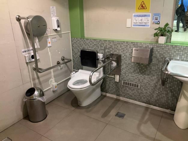 廁間內設備-1
