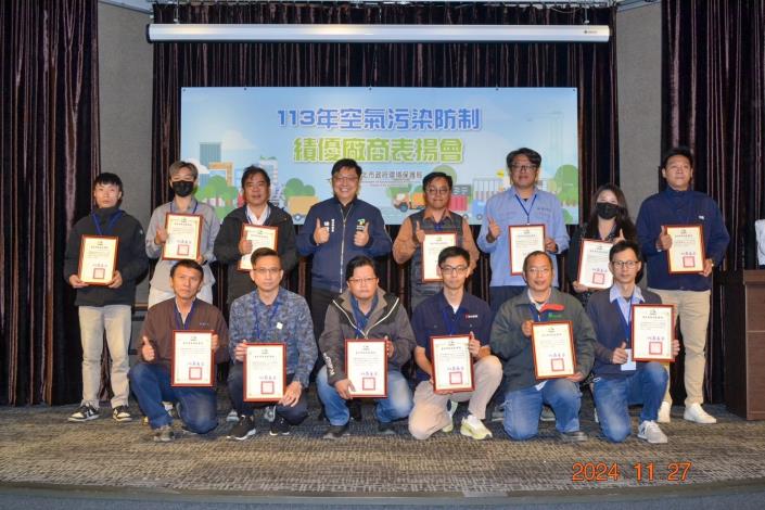 臺北市環保局長徐世勲表揚46處認養道路積極洗掃的營建工程業者-3