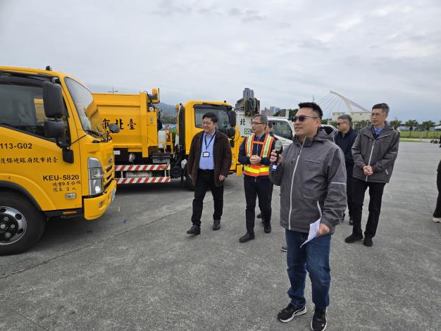 張溫德副市長閱車