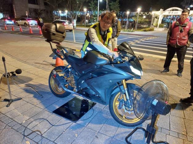 臺北市環保局聯合警察局加強取締高噪音車輛-2