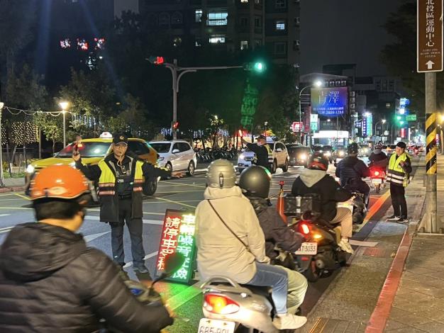 臺北市環保局聯合警察局加強取締高噪音車輛-1