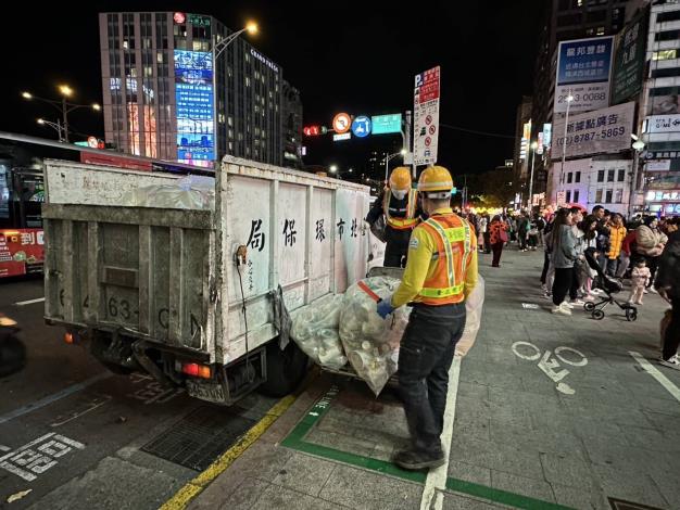 臺北市環保局於2025台北燈節期間每日維護會場周邊環境-4
