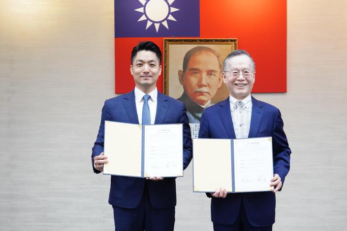 臺北市市長蔣萬安與台灣永續能源研究基金會董事長簡又新於今(22)日簽署「公部門永續發展倡議」-2.JPG