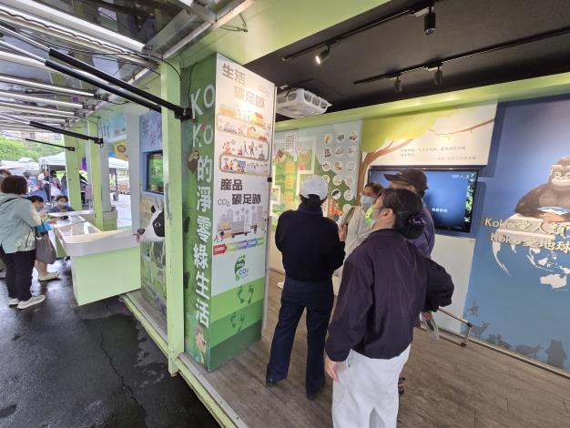 「永續城市．綠動未來」園遊會有各類友善環境的市集、闖關遊戲攤位、DIY手作課程，吸引許多民眾前來-4