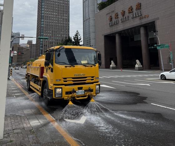 臺北市環保局洗街車洗掃道路揚塵