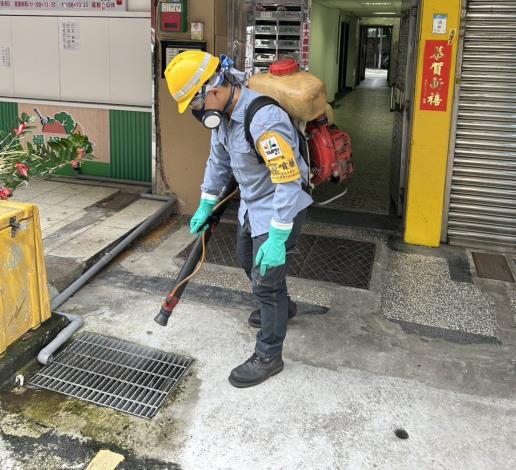 臺北市環保局加強環境噴消-2