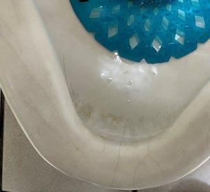 信義三張里地下停車場-小便器積垢(改善後)_0