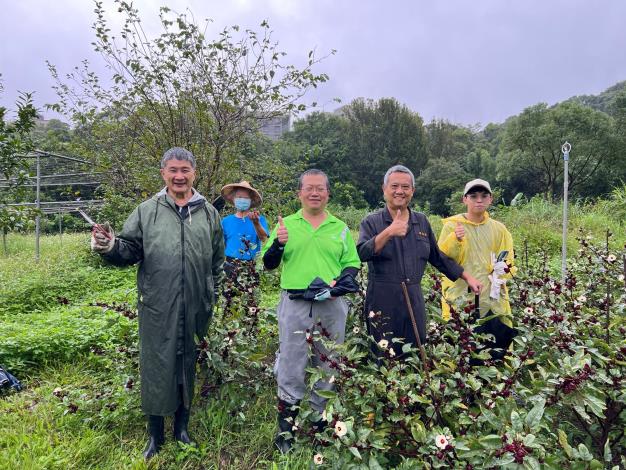 民眾堆肥領用合影
