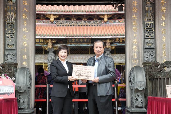 臺北市政府副秘書長王玉芬回贈感謝狀予信眾張煌義先生