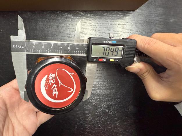 2.鯉魚食品有限公司「精品甄選禮盒」量測後，確定為過度包裝商品