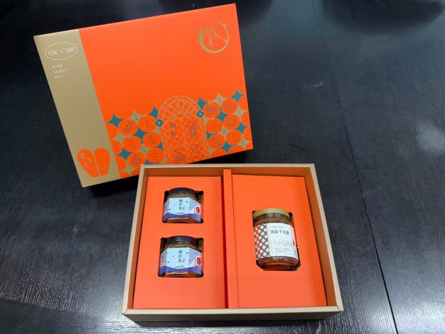 1.鯉魚食品有限公司「精品甄選禮盒」商品照