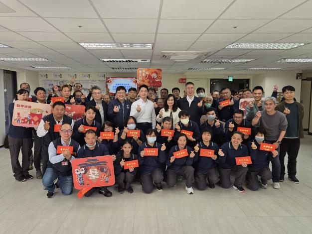 臺北市市長蔣萬安與清潔隊同仁合影