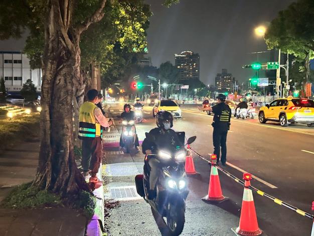 臺北市環保局聯合警察局加強取締高噪音車輛2