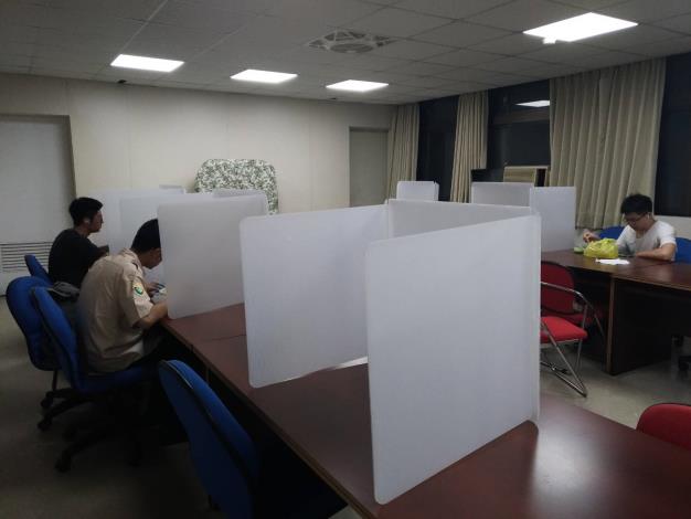 規劃用餐區域並使用隔板