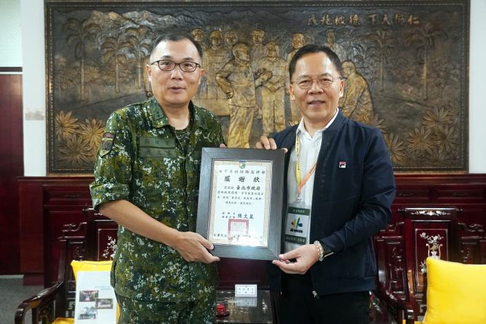2.馬防部指揮官陳中將表示，感謝臺北市政府對國軍的支持與愛護。_0