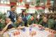 5.林奕華副市長帶來年輕朋友們喜愛的速食餐點，為役男們加油打氣_0